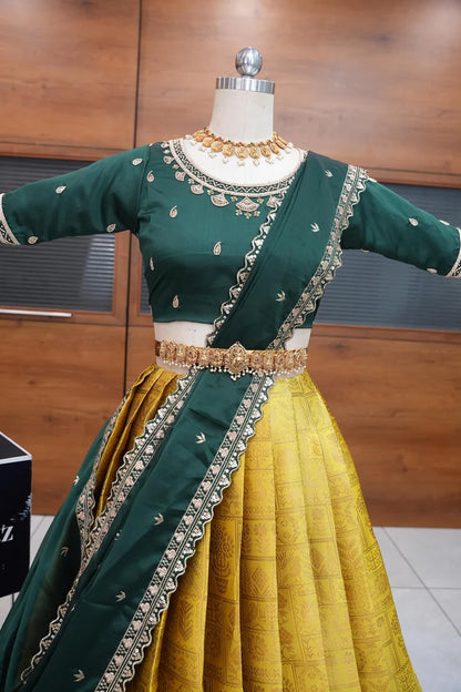 దక్షిణ భారత పండుగ సాంప్రదాయ హాఫ్ చీర (ఛవి) 