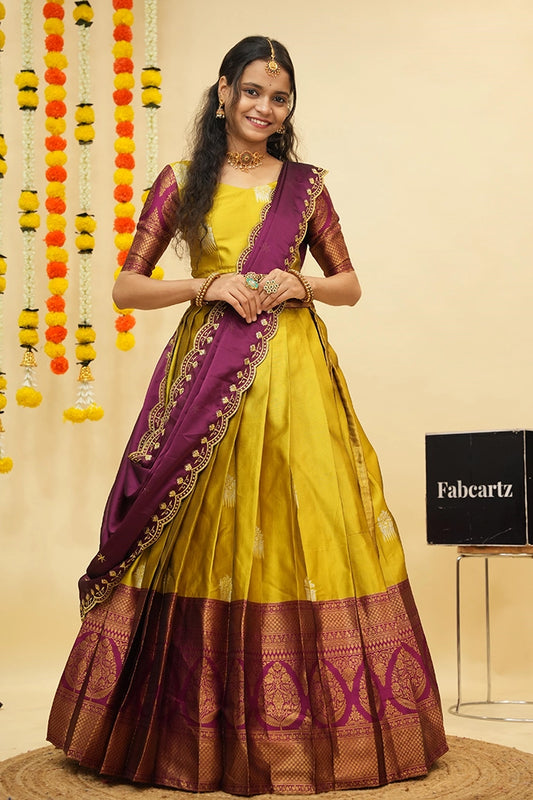 దక్షిణ భారత పండుగ సాంప్రదాయ హాఫ్ చీర (ఛవి) 