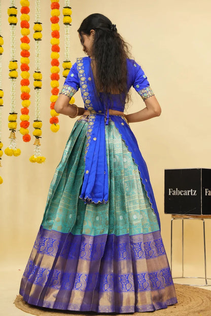 దక్షిణ భారత పండుగ సాంప్రదాయ హాఫ్ చీర (ఛవి) 