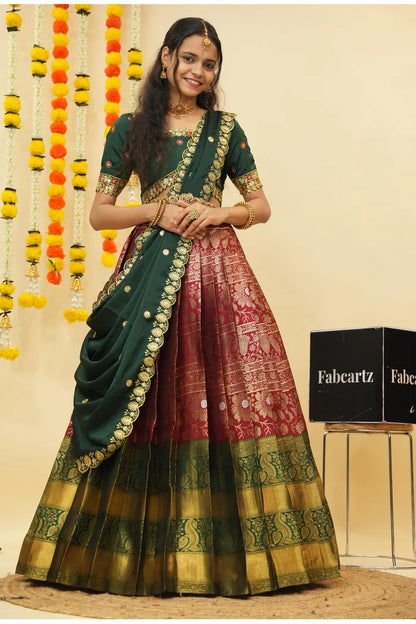 దక్షిణ భారత పండుగ సాంప్రదాయ హాఫ్ చీర (ఛవి) 