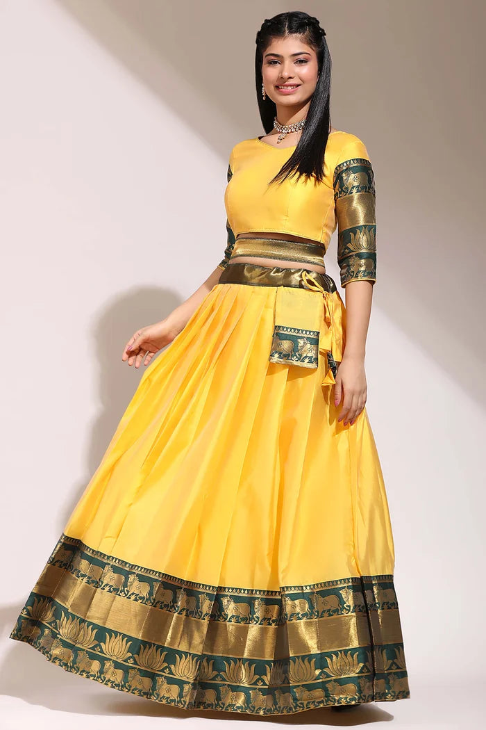 దక్షిణ భారత పండుగ సాంప్రదాయ హాఫ్ చీర (కాంధేను) 