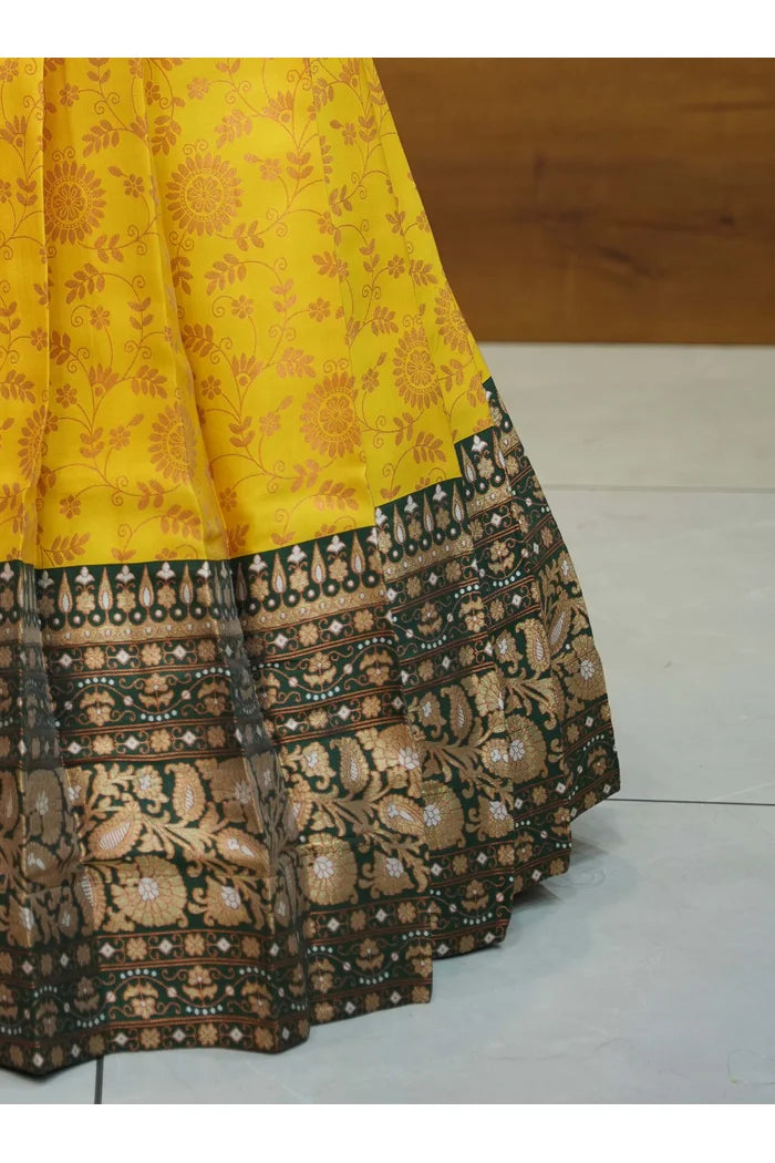 దక్షిణ భారత పండుగ సాంప్రదాయ హాఫ్ చీర (ఛవి) 