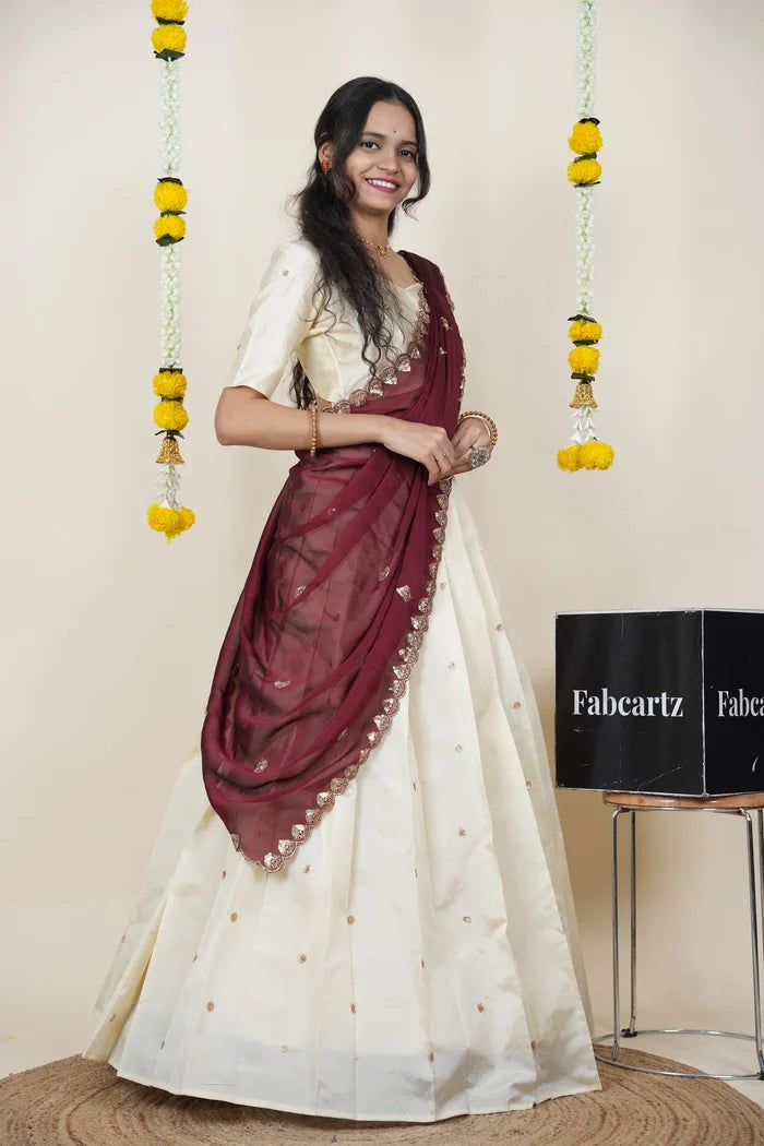 దక్షిణ భారత పండుగ సాంప్రదాయ హాఫ్ చీర (ఛవి) 