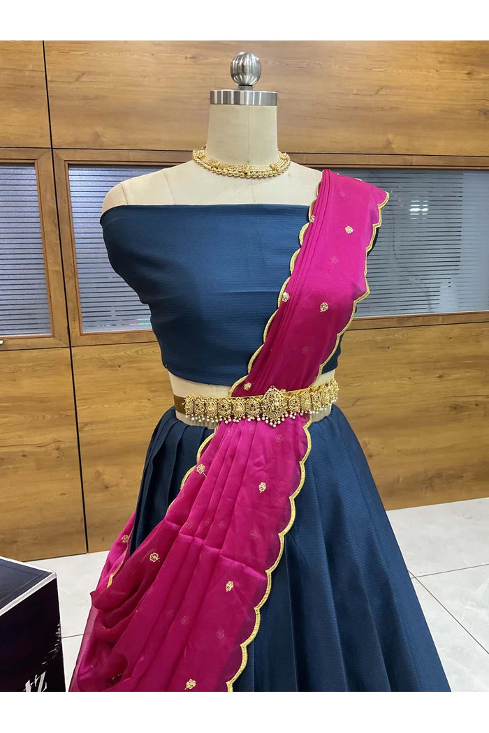 దక్షిణ భారత పండుగ సాంప్రదాయ హాఫ్ చీర (ఆర్వి) 