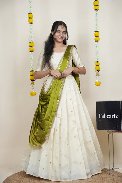 దక్షిణ భారత పండుగ సాంప్రదాయ హాఫ్ చీర (ఛవి) 