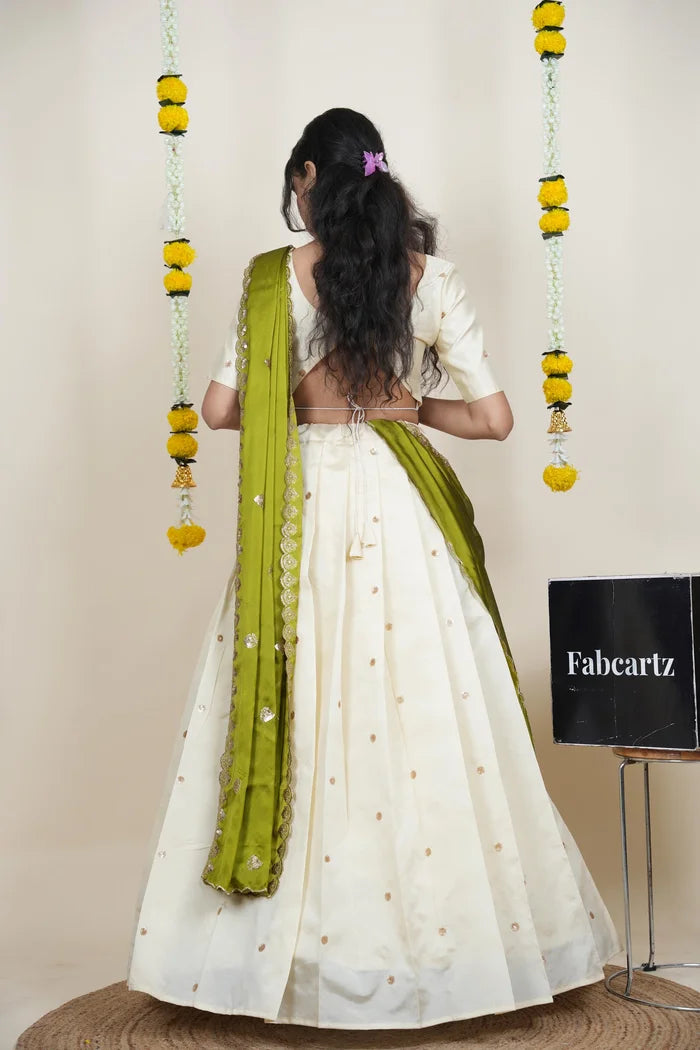 దక్షిణ భారత పండుగ సాంప్రదాయ హాఫ్ చీర (ఛవి) 