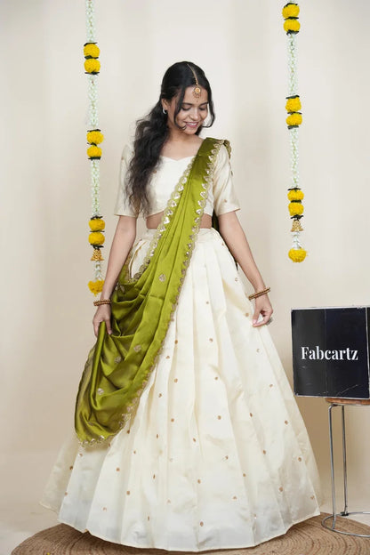 దక్షిణ భారత పండుగ సాంప్రదాయ హాఫ్ చీర (ఛవి) 