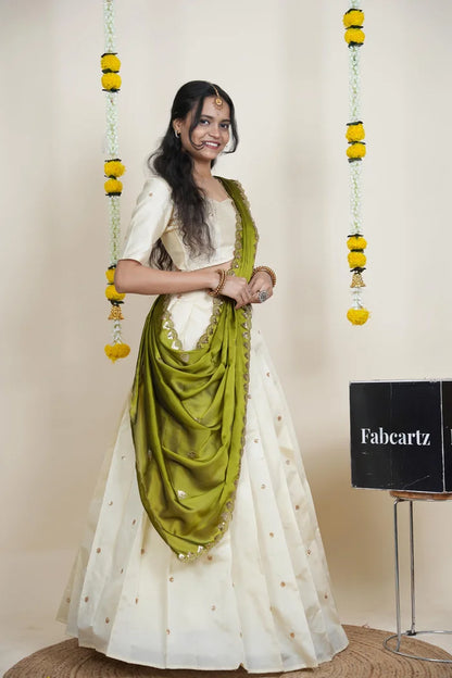 దక్షిణ భారత పండుగ సాంప్రదాయ హాఫ్ చీర (ఛవి) 