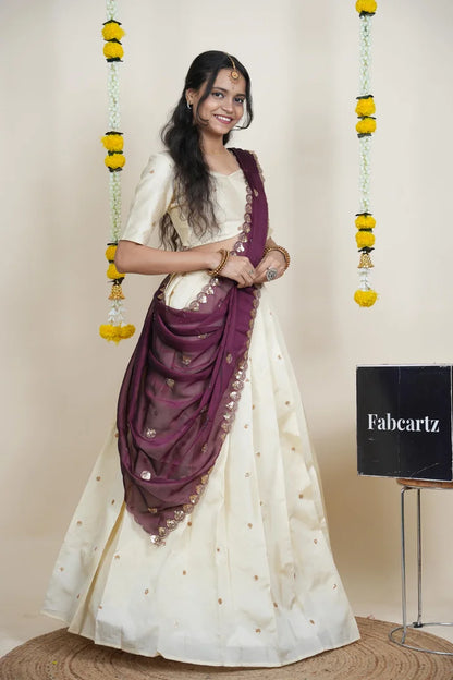 దక్షిణ భారత పండుగ సాంప్రదాయ హాఫ్ చీర (ఛవి) 