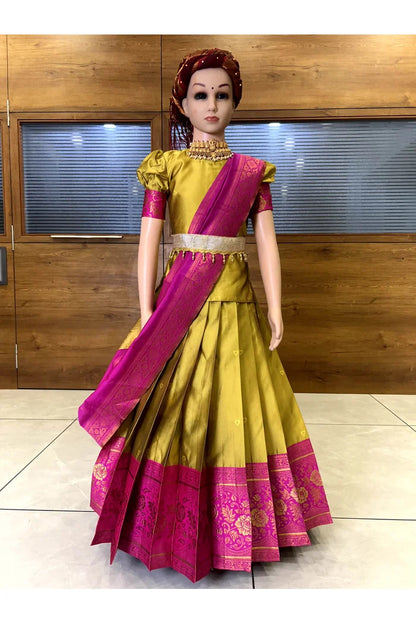దక్షిణ భారత పండుగ సాంప్రదాయ హాఫ్ చీర (దిల్‌వాలేపట్టు కిడ్స్) 
