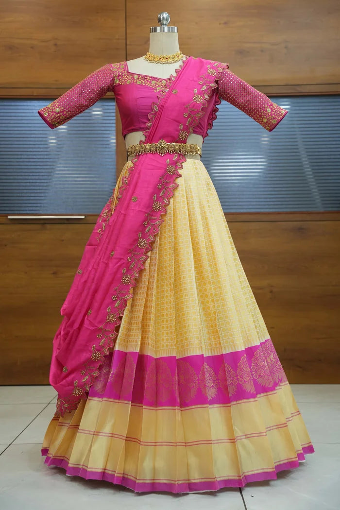 దక్షిణ భారత పండుగ సాంప్రదాయ హాఫ్ చీర (ఛవి) 
