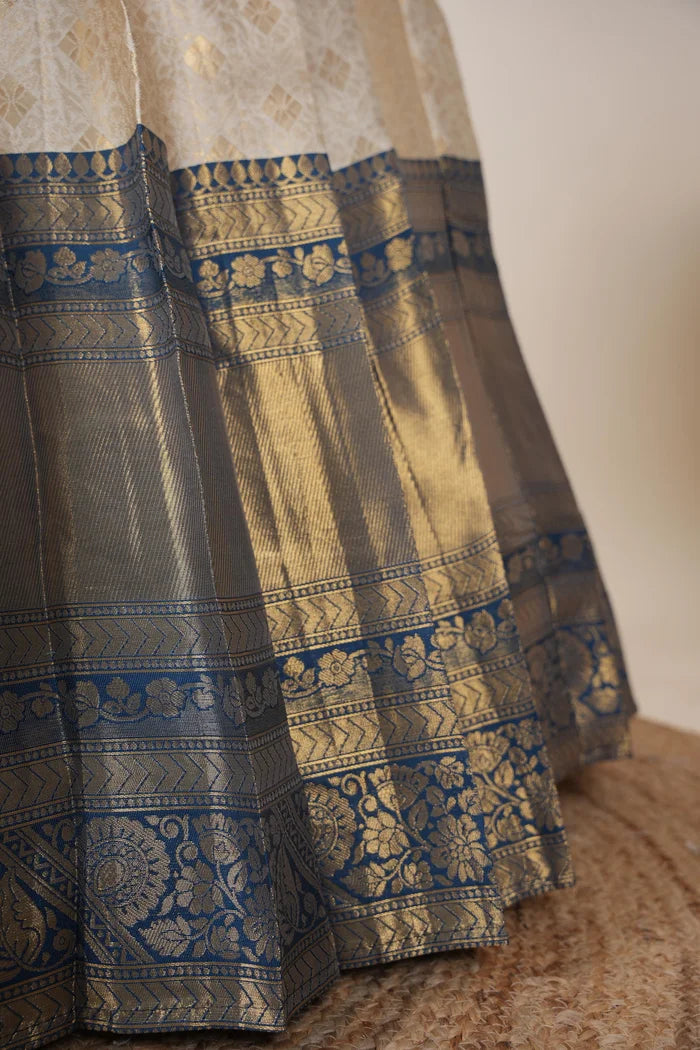 దక్షిణ భారత పండుగ సాంప్రదాయ హాఫ్ చీర (ఛవి) 