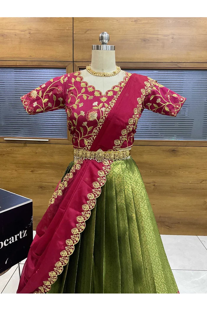 దక్షిణ భారత పండుగ సాంప్రదాయ హాఫ్ చీర (ఛవి) 