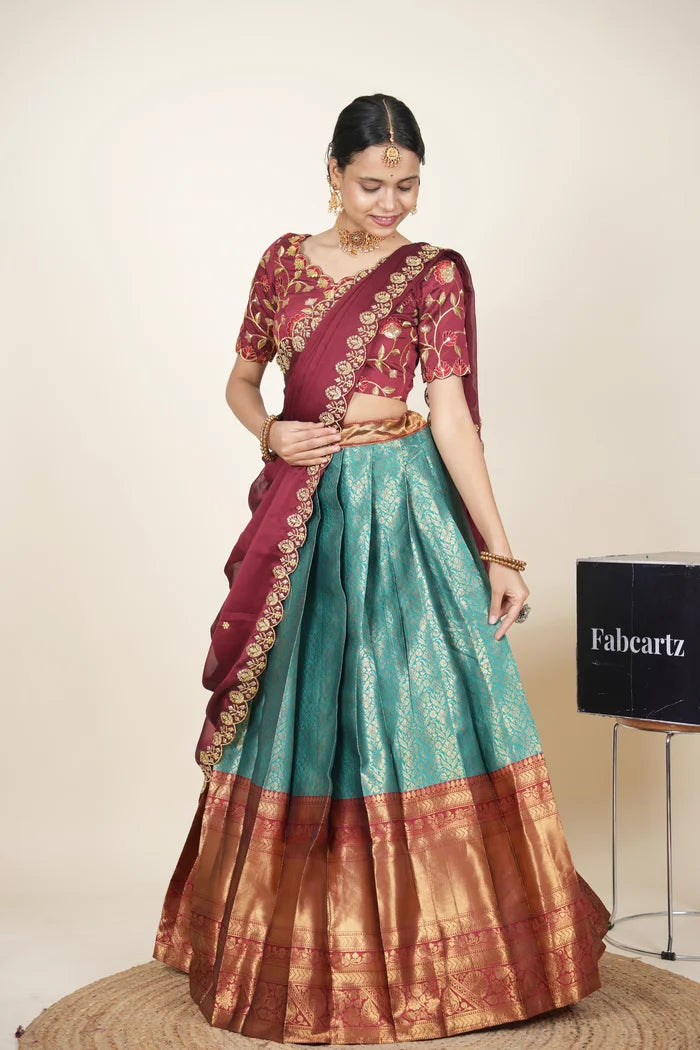 దక్షిణ భారత పండుగ సాంప్రదాయ హాఫ్ చీర (ఛవి) 