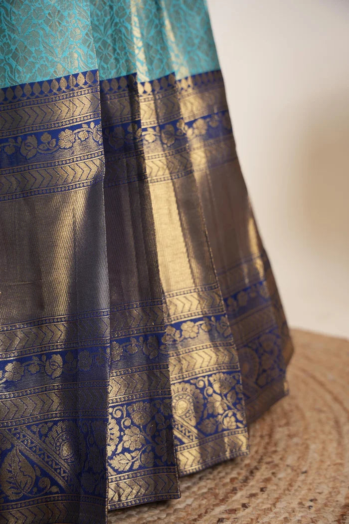 దక్షిణ భారత పండుగ సాంప్రదాయ హాఫ్ చీర (ఛవి) 