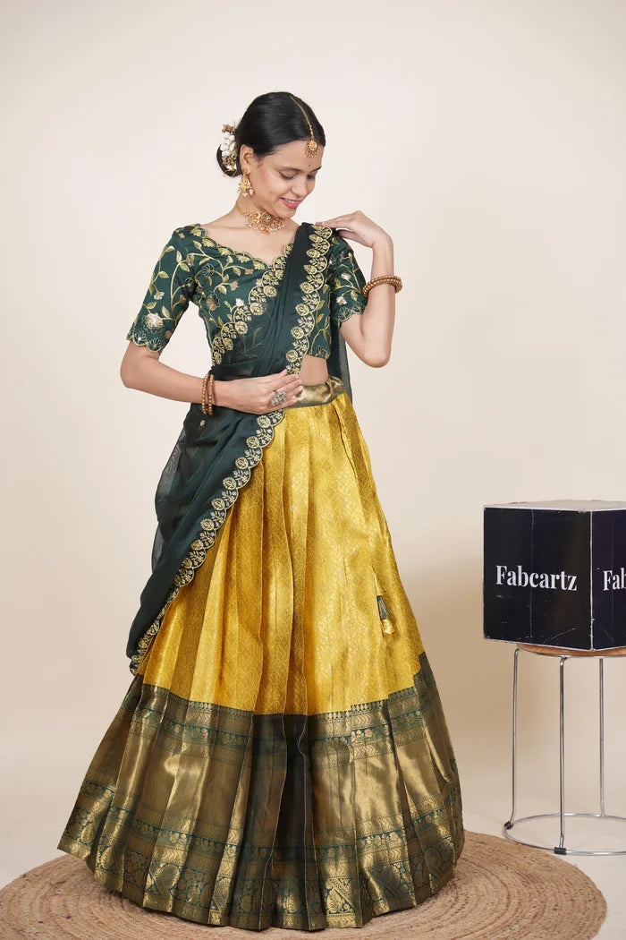 దక్షిణ భారత పండుగ సాంప్రదాయ హాఫ్ చీర (ఛవి) 