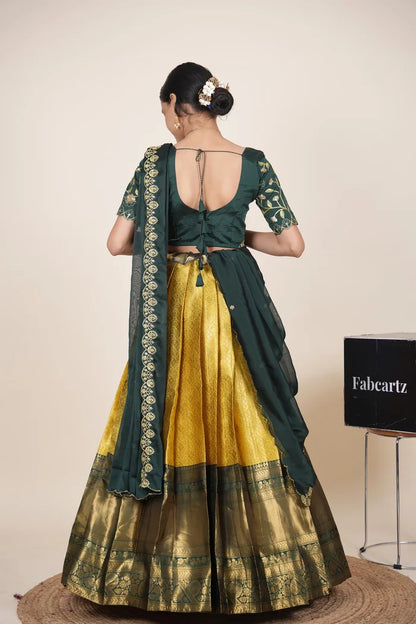 దక్షిణ భారత పండుగ సాంప్రదాయ హాఫ్ చీర (ఛవి) 