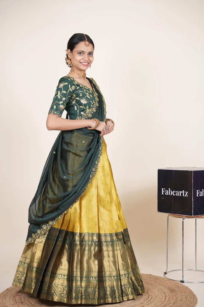 దక్షిణ భారత పండుగ సాంప్రదాయ హాఫ్ చీర (ఛవి) 