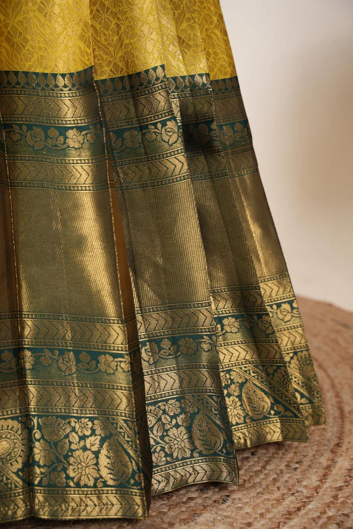 దక్షిణ భారత పండుగ సాంప్రదాయ హాఫ్ చీర (ఛవి) 