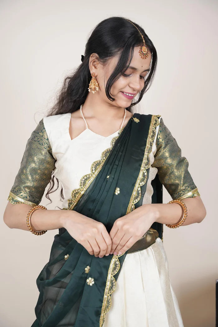 దక్షిణ భారత పండుగ సాంప్రదాయ హాఫ్ చీర (ఛవి) 