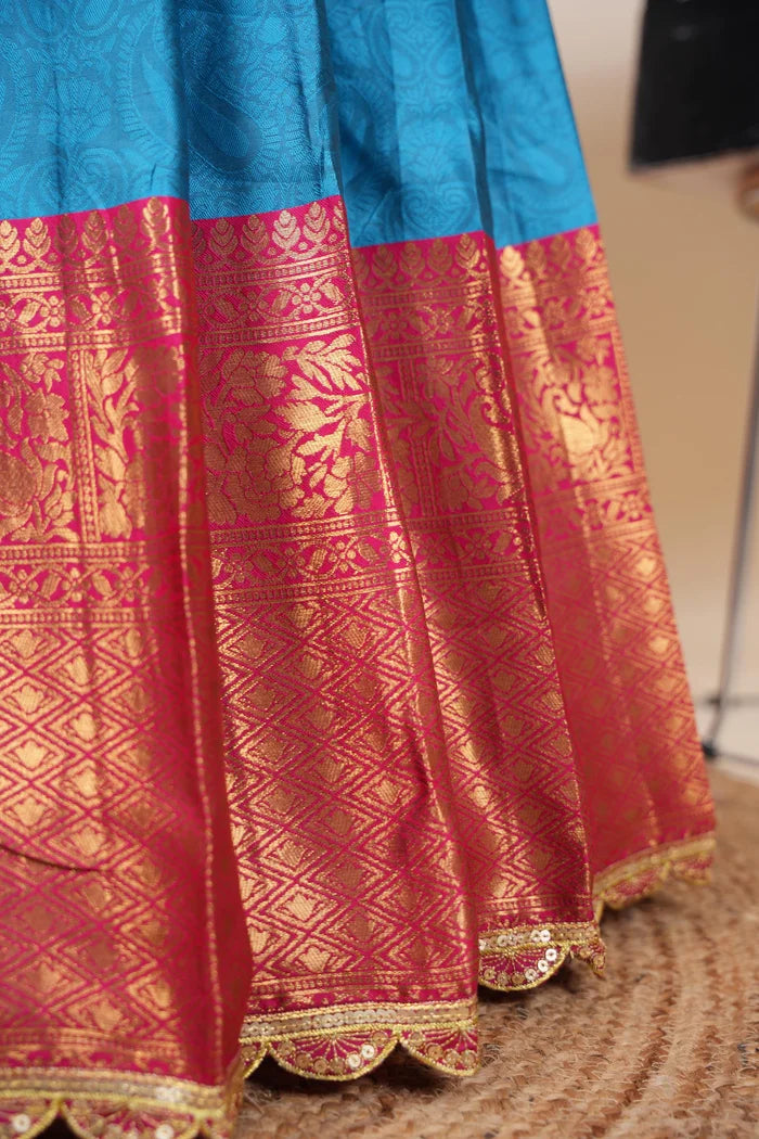 దక్షిణ భారత పండుగ సాంప్రదాయ హాఫ్ చీర (ఛవి) 