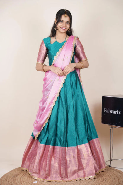 దక్షిణ భారత పండుగ సాంప్రదాయ హాఫ్ చీర (ఛవి) 