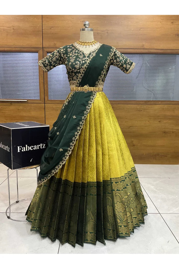 దక్షిణ భారత పండుగ సాంప్రదాయ హాఫ్ చీర (ఛవి) 