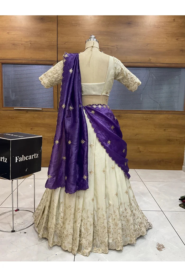 దక్షిణ భారత పండుగ సాంప్రదాయ హాఫ్ చీర (ఛవి) 