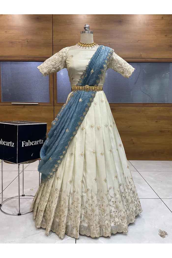 దక్షిణ భారత పండుగ సాంప్రదాయ హాఫ్ చీర (ఛవి) 