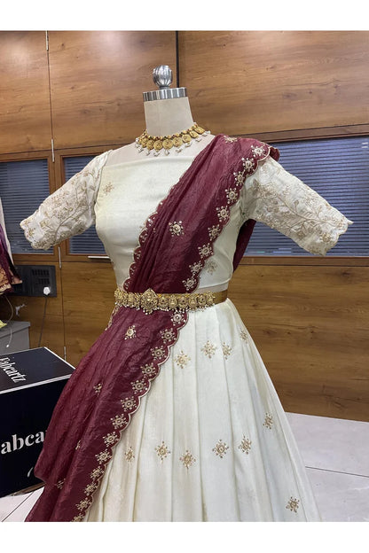 దక్షిణ భారత పండుగ సాంప్రదాయ హాఫ్ చీర (ఛవి) 