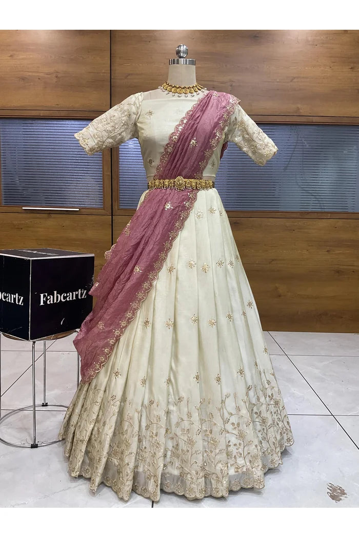 దక్షిణ భారత పండుగ సాంప్రదాయ హాఫ్ చీర (ఛవి) 