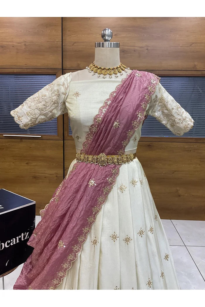 దక్షిణ భారత పండుగ సాంప్రదాయ హాఫ్ చీర (ఛవి) 