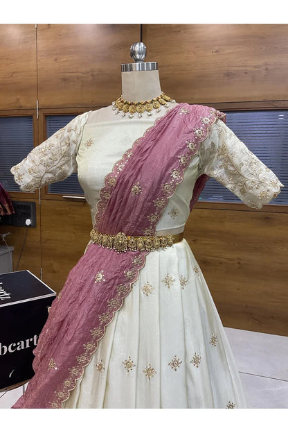 దక్షిణ భారత పండుగ సాంప్రదాయ హాఫ్ చీర (ఛవి) 