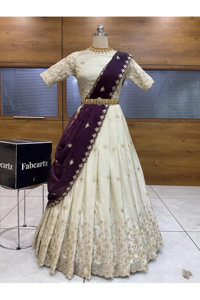 దక్షిణ భారత పండుగ సాంప్రదాయ హాఫ్ చీర (ఛవి) 