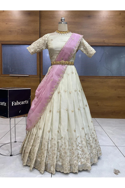 దక్షిణ భారత పండుగ సాంప్రదాయ హాఫ్ చీర (ఛవి) 