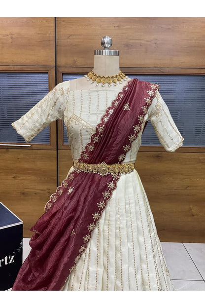 దక్షిణ భారత పండుగ సాంప్రదాయ హాఫ్ చీర (ఛవి) 