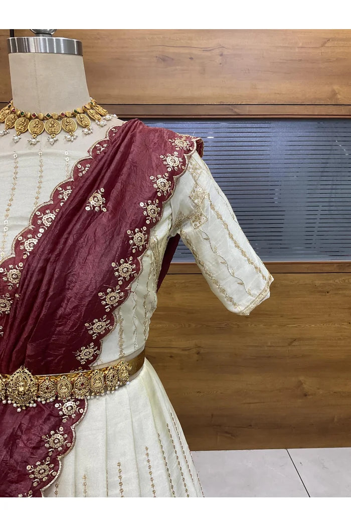 దక్షిణ భారత పండుగ సాంప్రదాయ హాఫ్ చీర (ఛవి) 