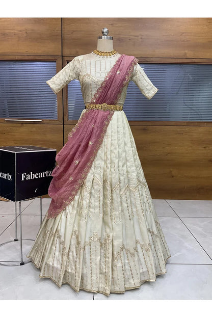 దక్షిణ భారత పండుగ సాంప్రదాయ హాఫ్ చీర (ఛవి) 