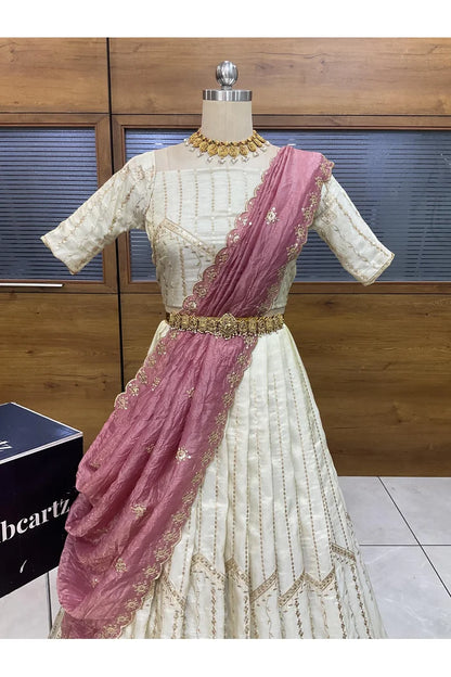 దక్షిణ భారత పండుగ సాంప్రదాయ హాఫ్ చీర (ఛవి) 