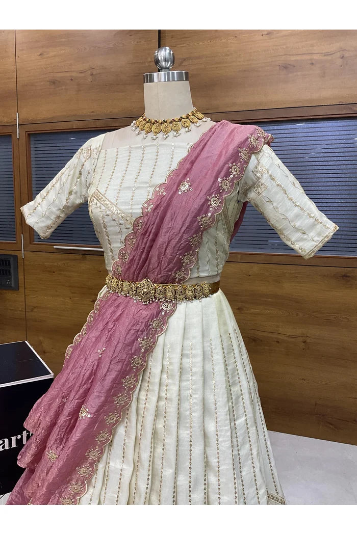 దక్షిణ భారత పండుగ సాంప్రదాయ హాఫ్ చీర (ఛవి) 