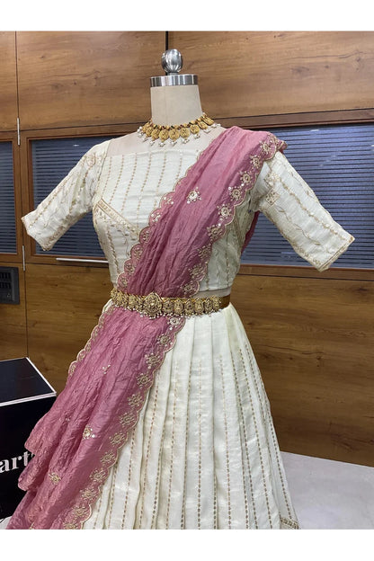 దక్షిణ భారత పండుగ సాంప్రదాయ హాఫ్ చీర (ఛవి) 