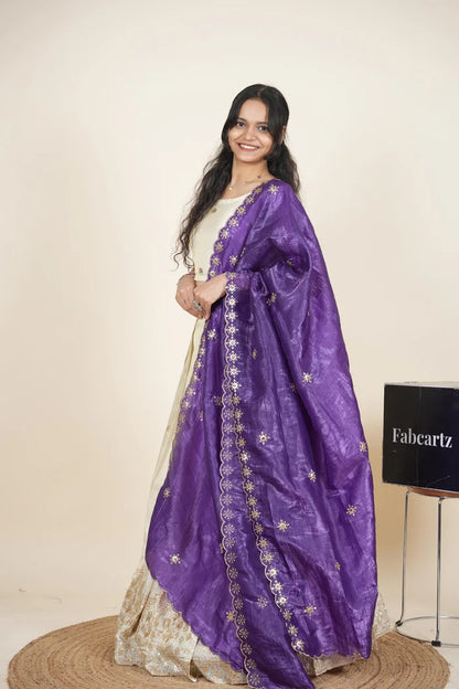 దక్షిణ భారత పండుగ సాంప్రదాయ హాఫ్ చీర (ఛవి) 