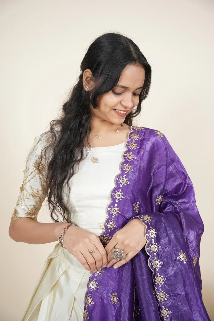 దక్షిణ భారత పండుగ సాంప్రదాయ హాఫ్ చీర (ఛవి) 