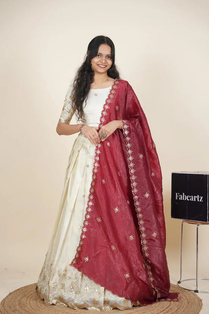 దక్షిణ భారత పండుగ సాంప్రదాయ హాఫ్ చీర (ఛవి) 