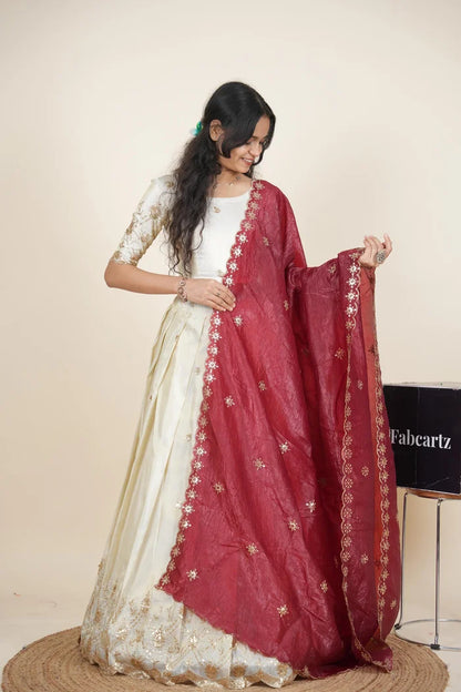 దక్షిణ భారత పండుగ సాంప్రదాయ హాఫ్ చీర (ఛవి) 