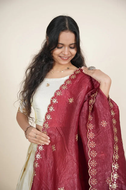 దక్షిణ భారత పండుగ సాంప్రదాయ హాఫ్ చీర (ఛవి) 