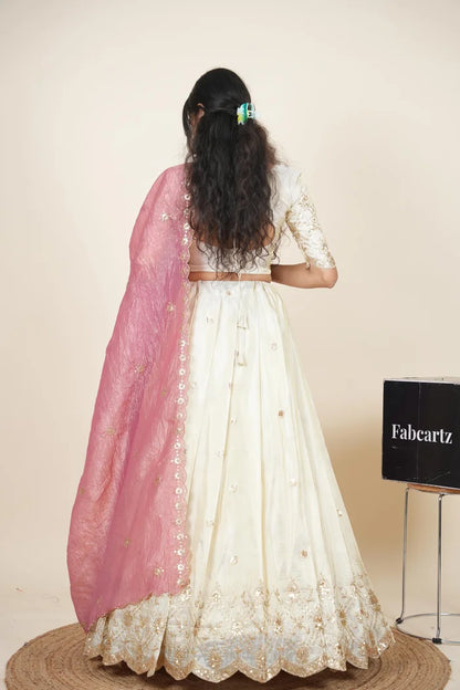 దక్షిణ భారత పండుగ సాంప్రదాయ హాఫ్ చీర (ఛవి) 