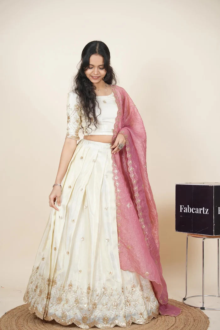 దక్షిణ భారత పండుగ సాంప్రదాయ హాఫ్ చీర (ఛవి) 