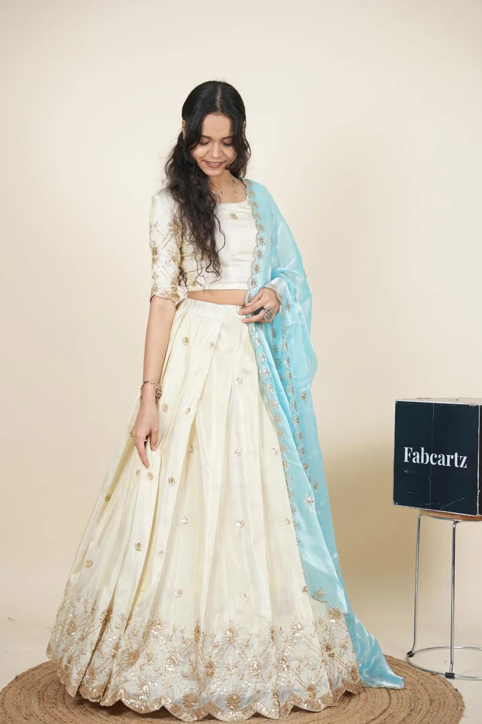 దక్షిణ భారత పండుగ సాంప్రదాయ హాఫ్ చీర (ఛవి) 