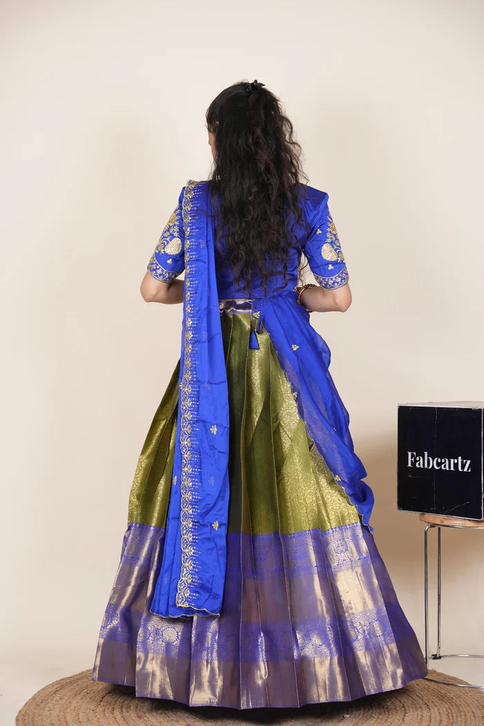 దక్షిణ భారత పండుగ సాంప్రదాయ హాఫ్ చీర (ఛవి) 